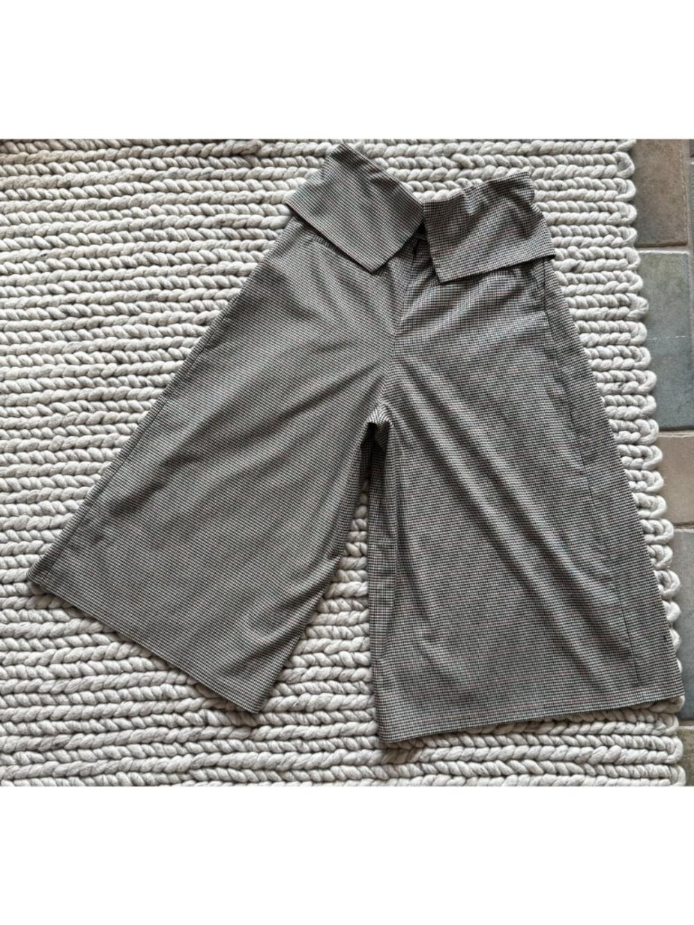 High-Waisted Wide-Leg Plaid Culottes With Pleated Front & Folded Waist Detail - Picture 4 of 4